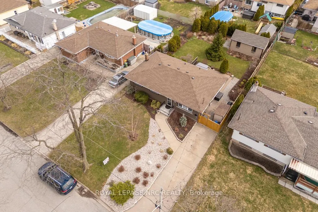 Photo 29 of 38 Lanark Crescent, St. Catharines, Carlton/Bunting — HOMEH