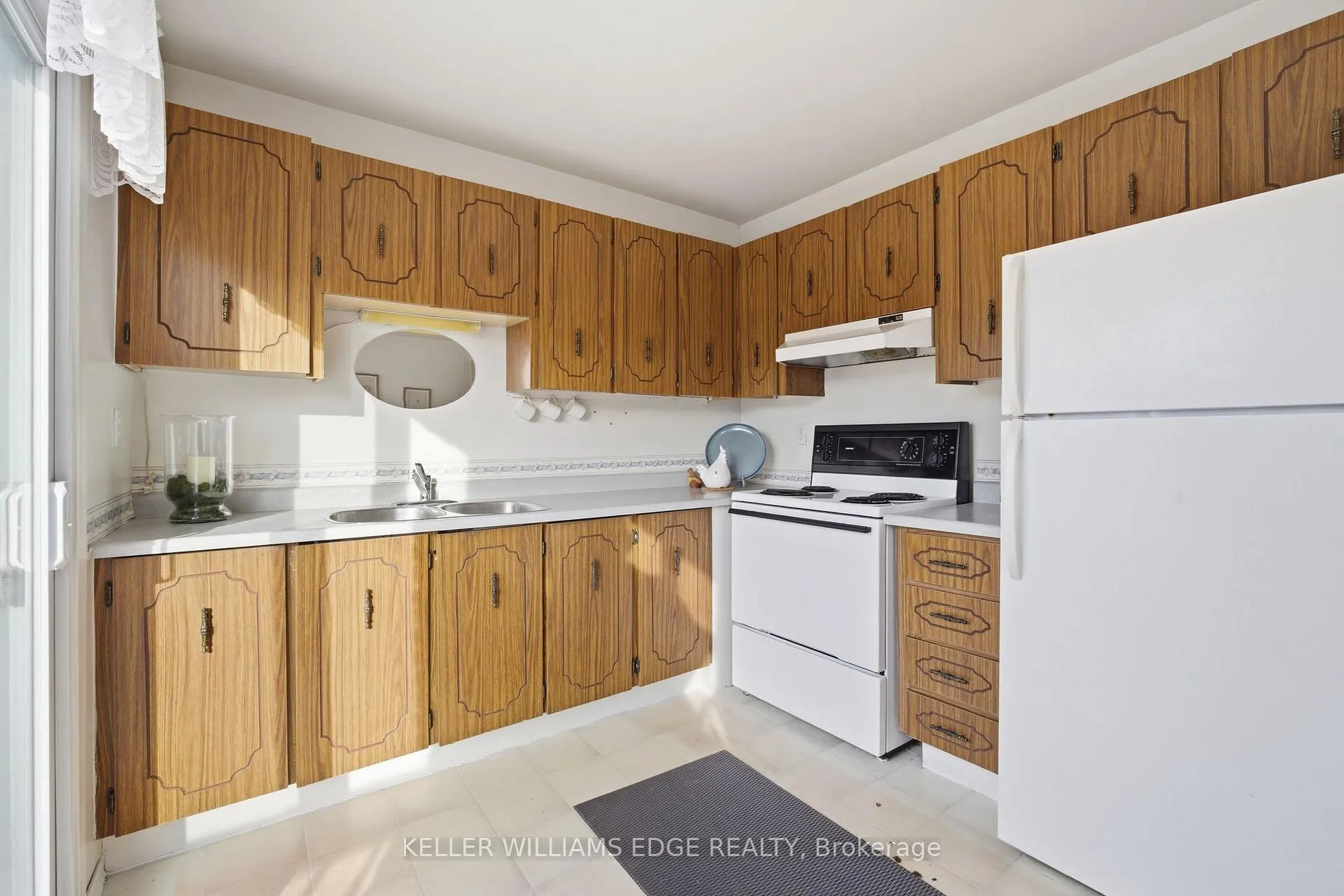 Photo 9 of Unit 78, 1115 Paramount Drive, Hamilton, Stoney Creek Mountain — HOMEH