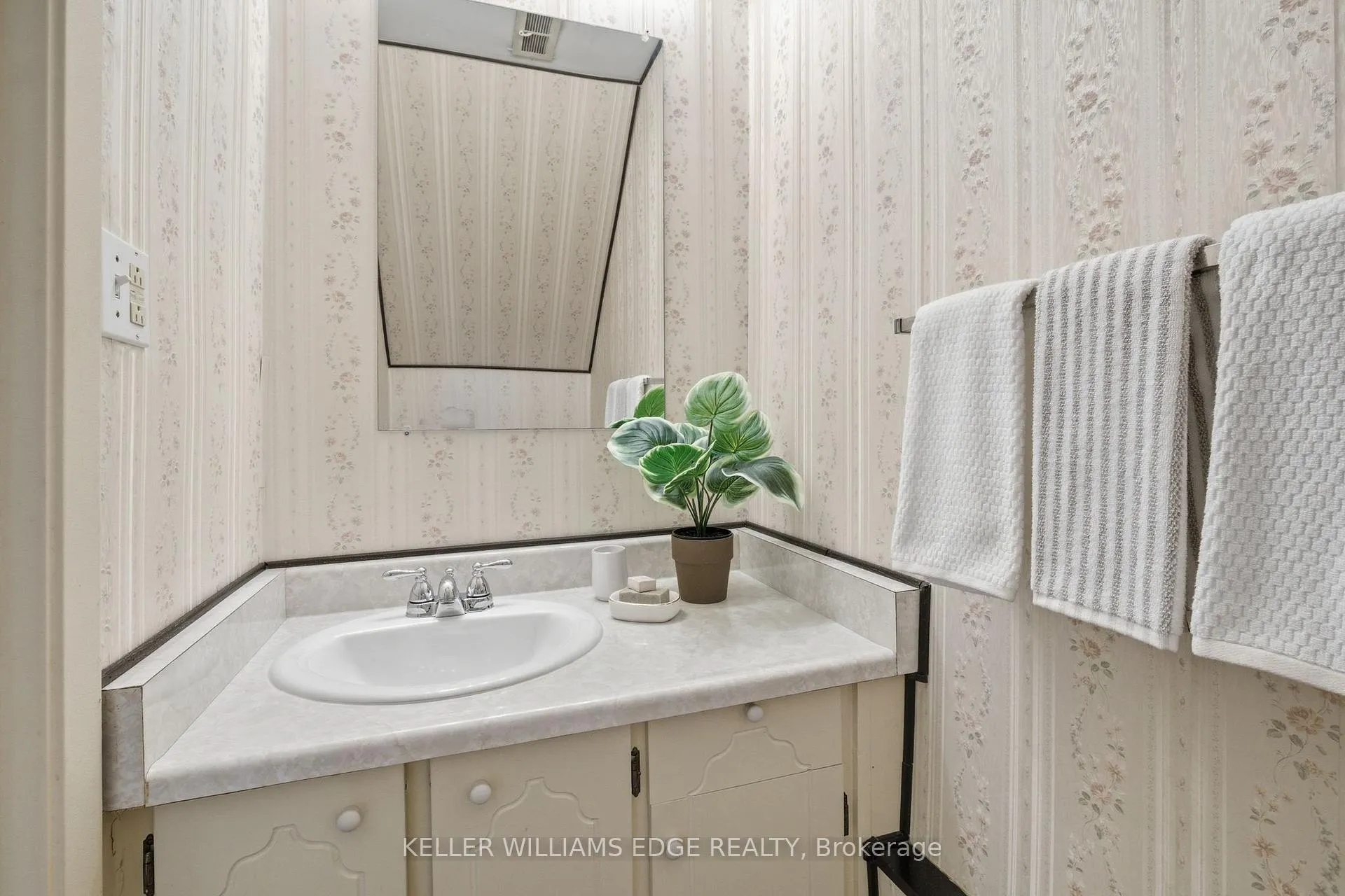 Photo 27 of Unit 78, 1115 Paramount Drive, Hamilton, Stoney Creek Mountain — HOMEH