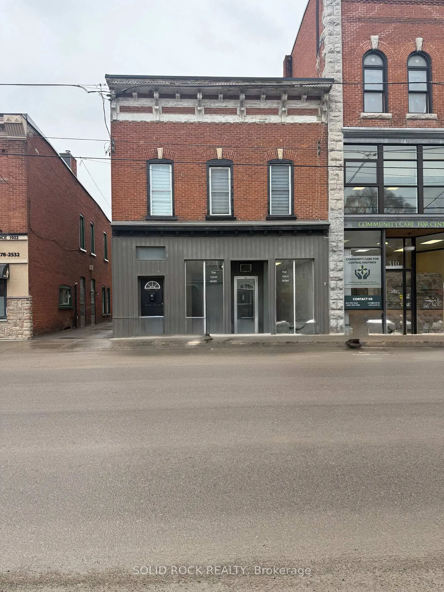 Front of 308 Victoria Street N