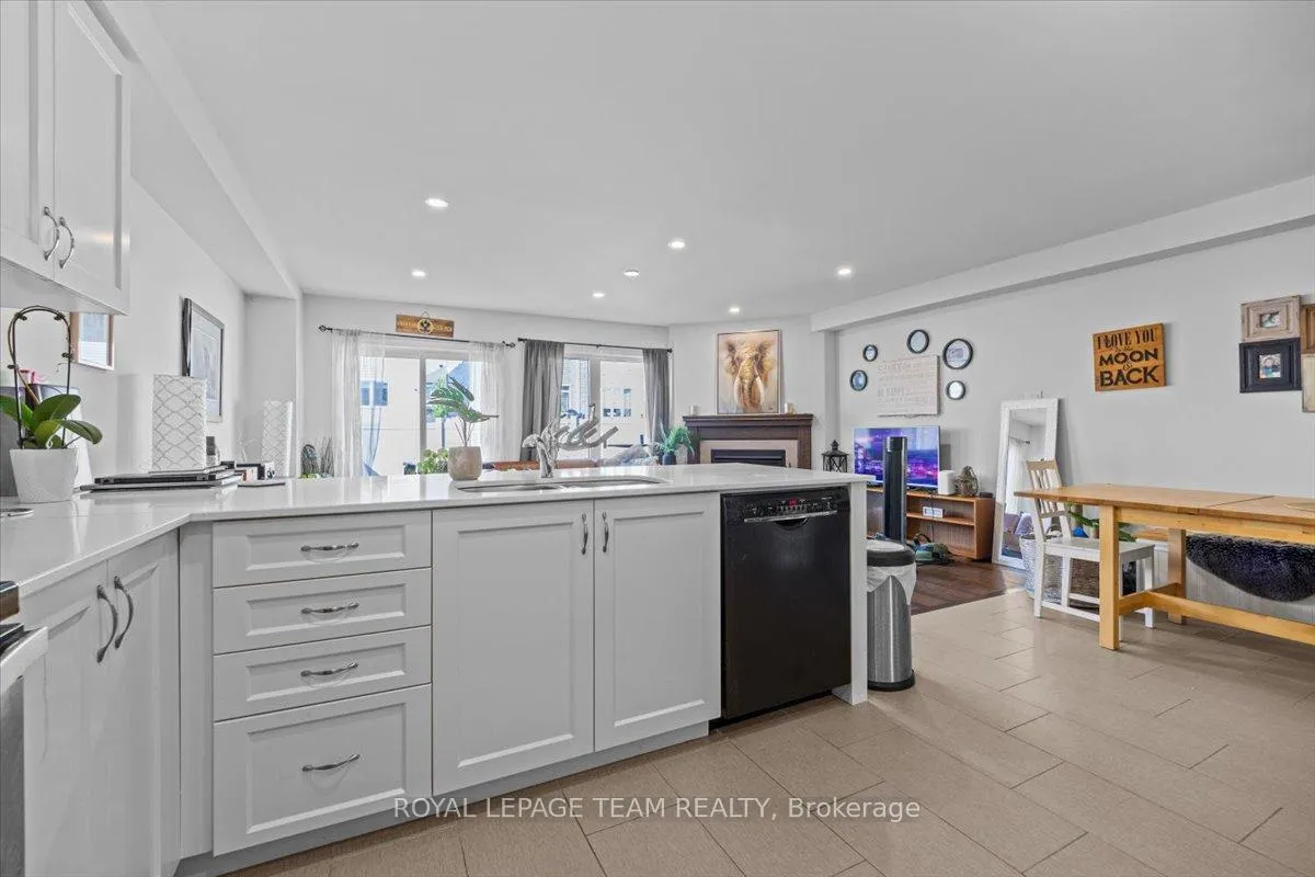 Photo 7 of 814 Stallion Crescent, Ottawa, Stittsville (South) — HOMEH