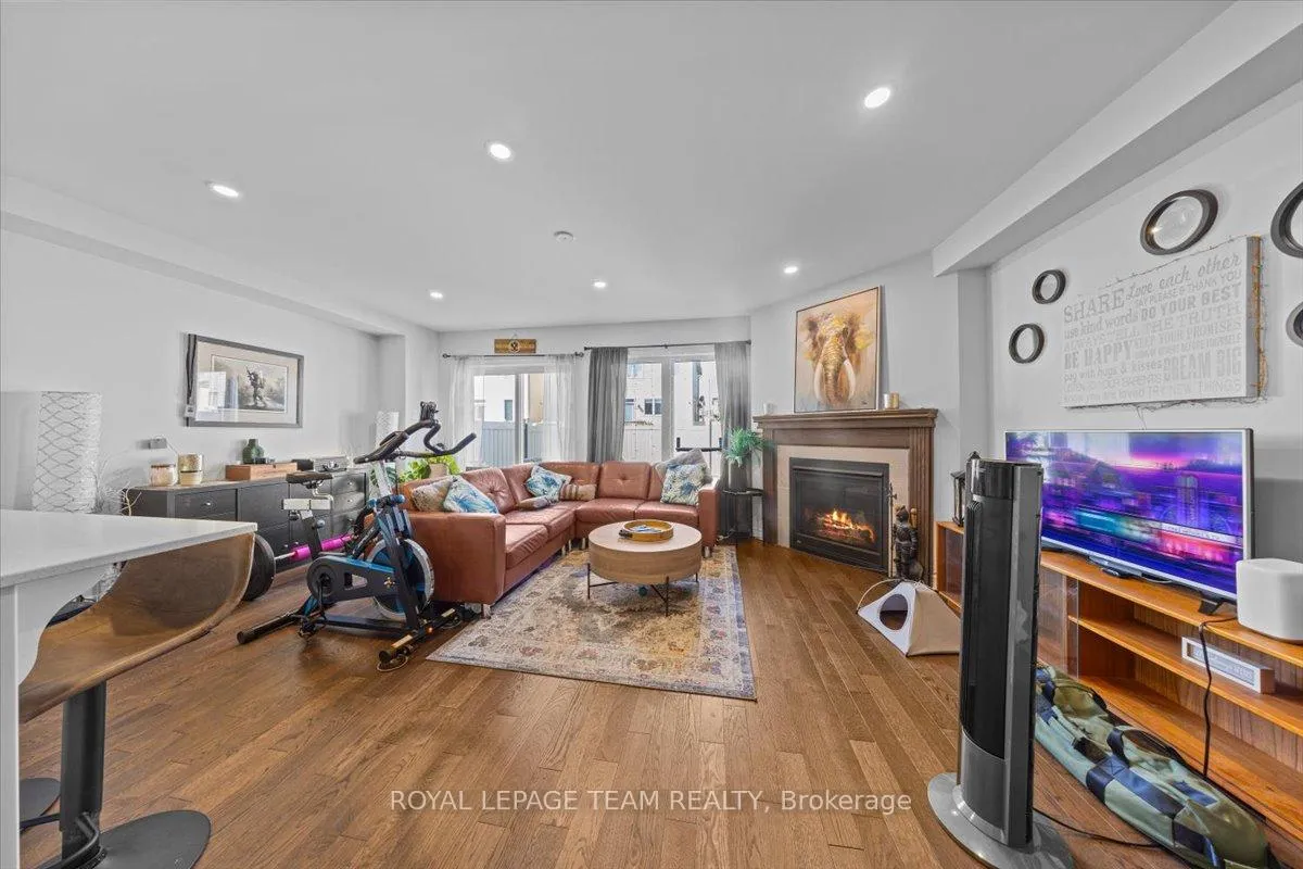 Photo 10 of 814 Stallion Crescent, Ottawa, Stittsville (South) — HOMEH