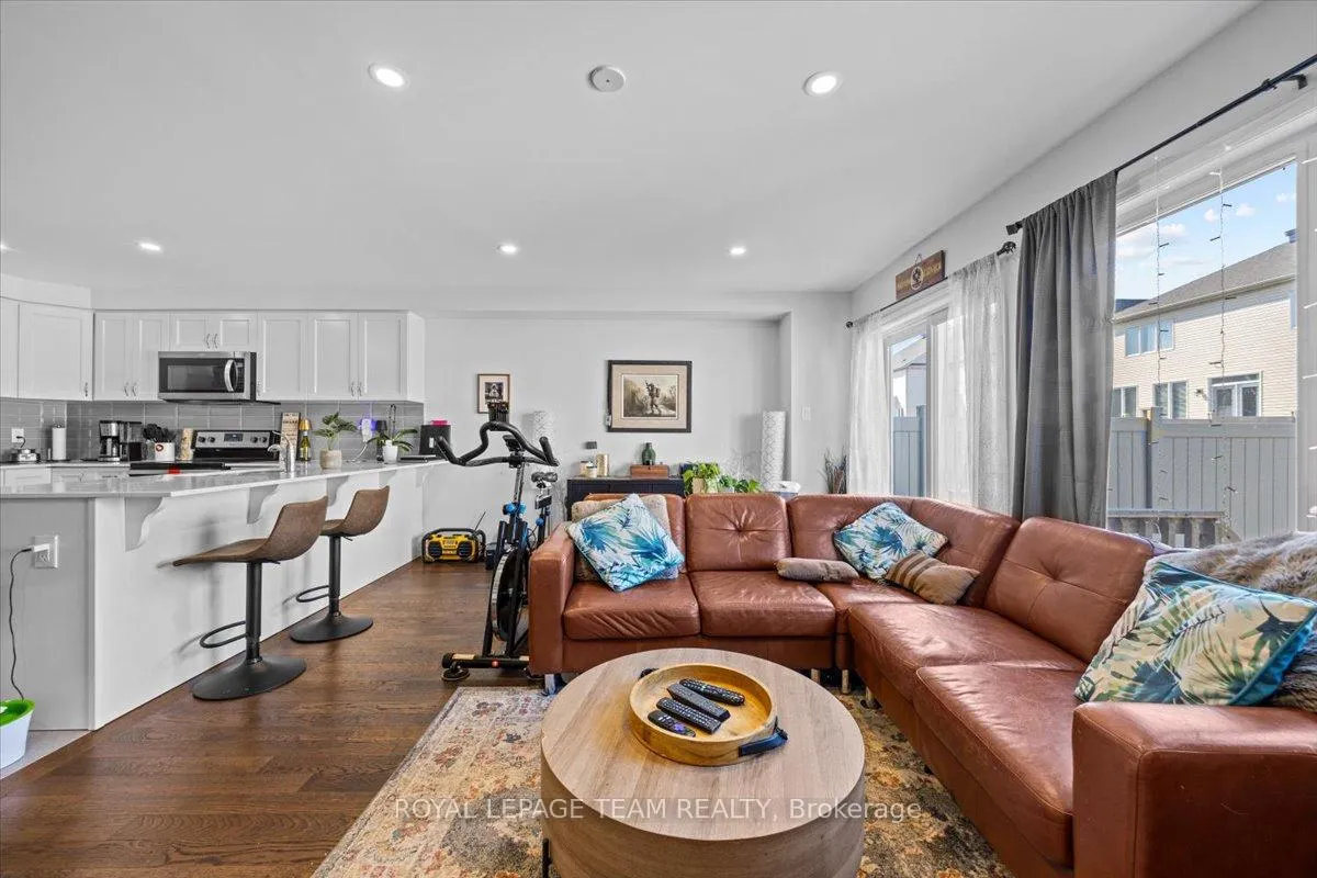 Photo 11 of 814 Stallion Crescent, Ottawa, Stittsville (South) — HOMEH
