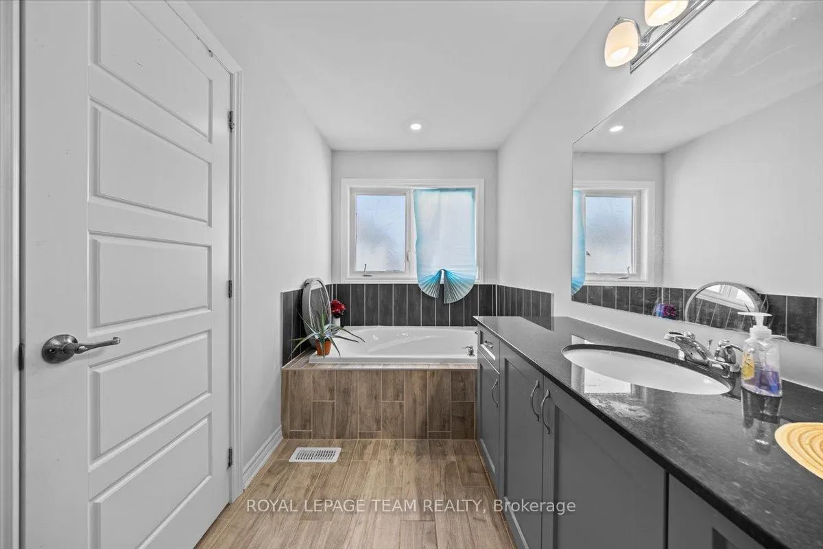 Photo 18 of 814 Stallion Crescent, Ottawa, Stittsville (South) — HOMEH