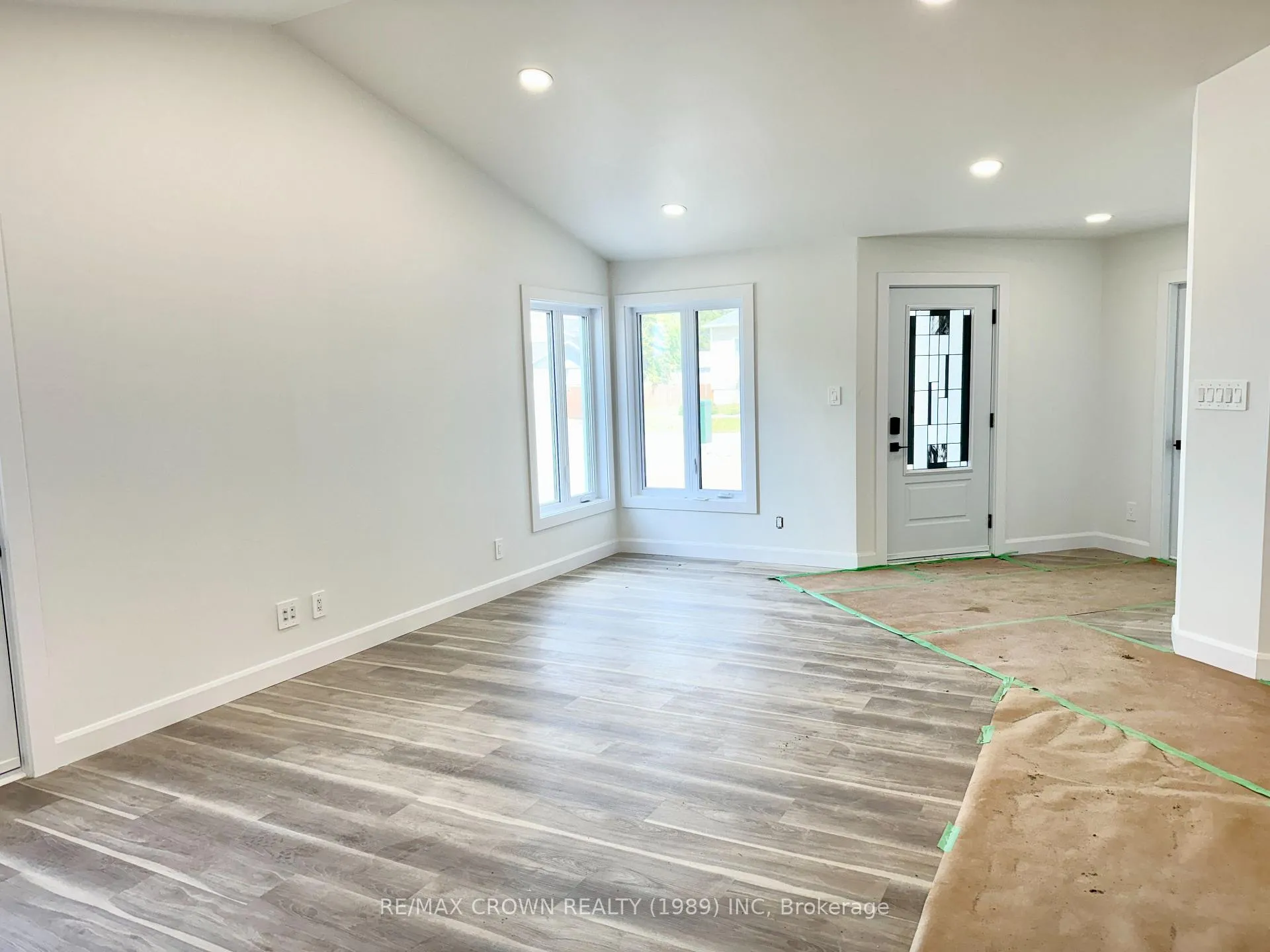 Photo 7 of 26 Golf Street, Kapuskasing — HOMEH