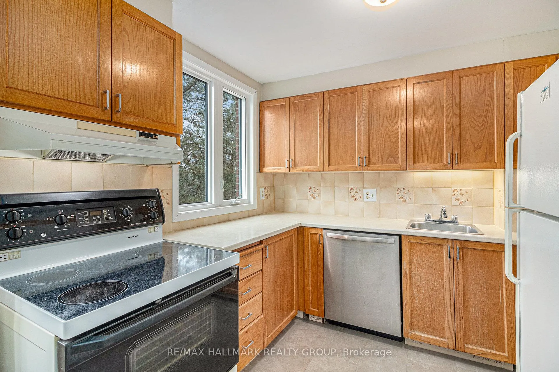 Photo 10 of Unit B, 6716 Jeanne D'arc Boulevard, Ottawa, Convent Glen North — HOMEH