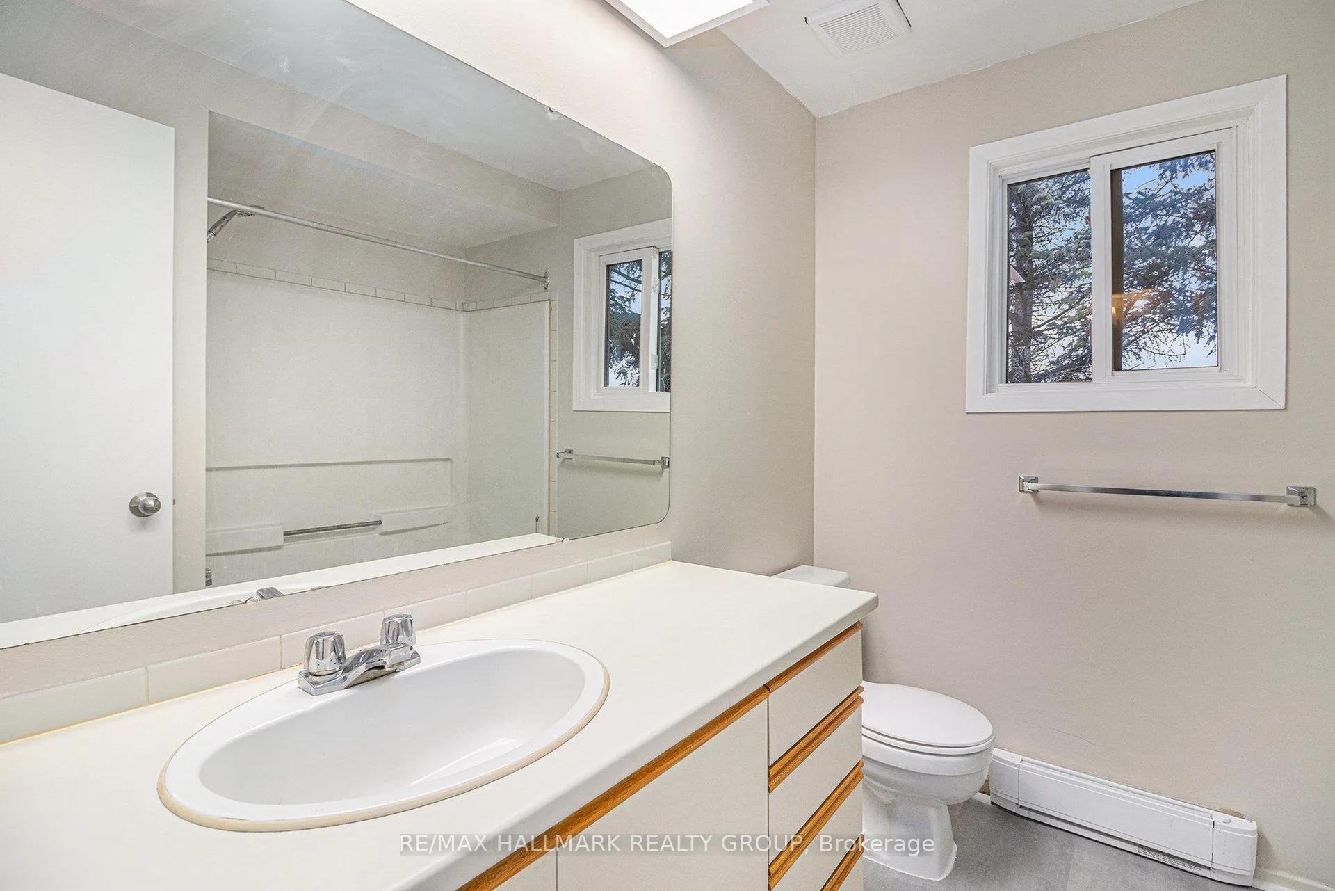 Photo 11 of Unit B, 6716 Jeanne D'arc Boulevard, Ottawa, Convent Glen North — HOMEH