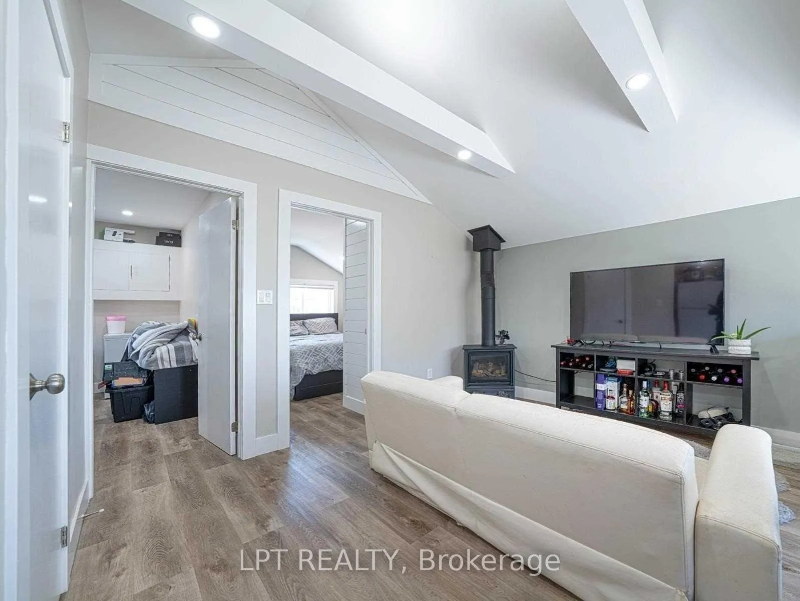 Photo 6 of Unit 2, 72 Farley Circle, Georgina, Historic Lakeshore Communities — HOMEH