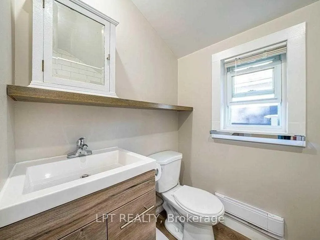 Photo 8 of Unit 2, 72 Farley Circle, Georgina, Historic Lakeshore Communities — HOMEH