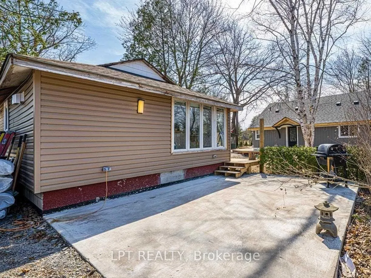Photo 10 of Unit 2, 72 Farley Circle, Georgina, Historic Lakeshore Communities — HOMEH