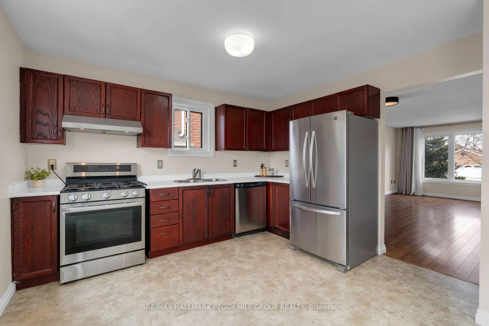 Photo 4 of 47 Chalmers Drive, Barrie, Painswick South — HOMEH