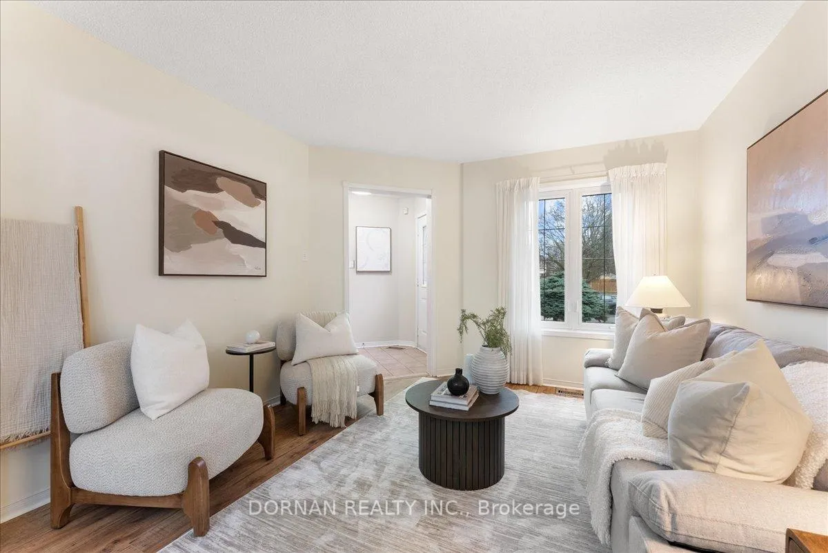 Photo 4 of 3 Bancroft Crescent, Whitby, Williamsburg — HOMEH