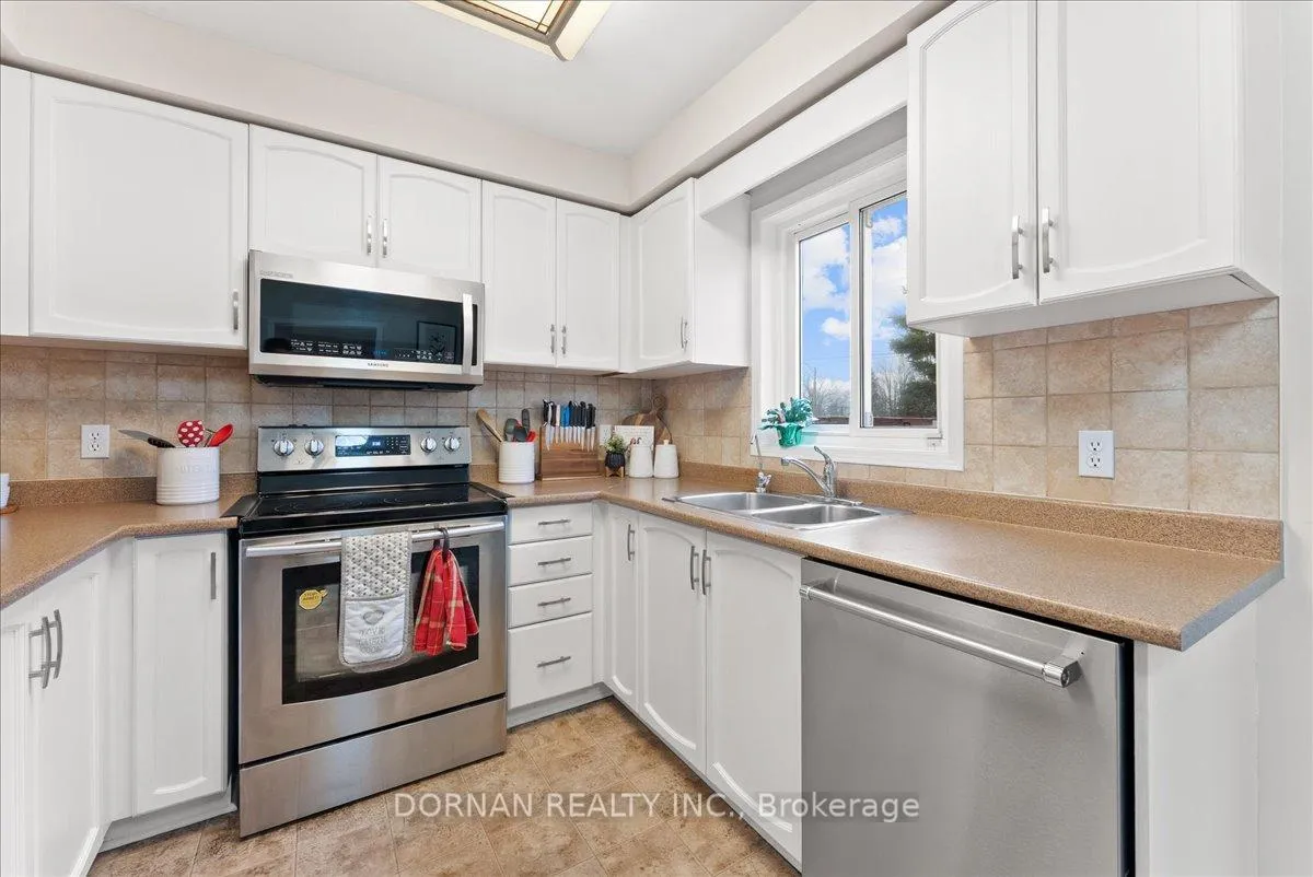 Photo 13 of 3 Bancroft Crescent, Whitby, Williamsburg — HOMEH