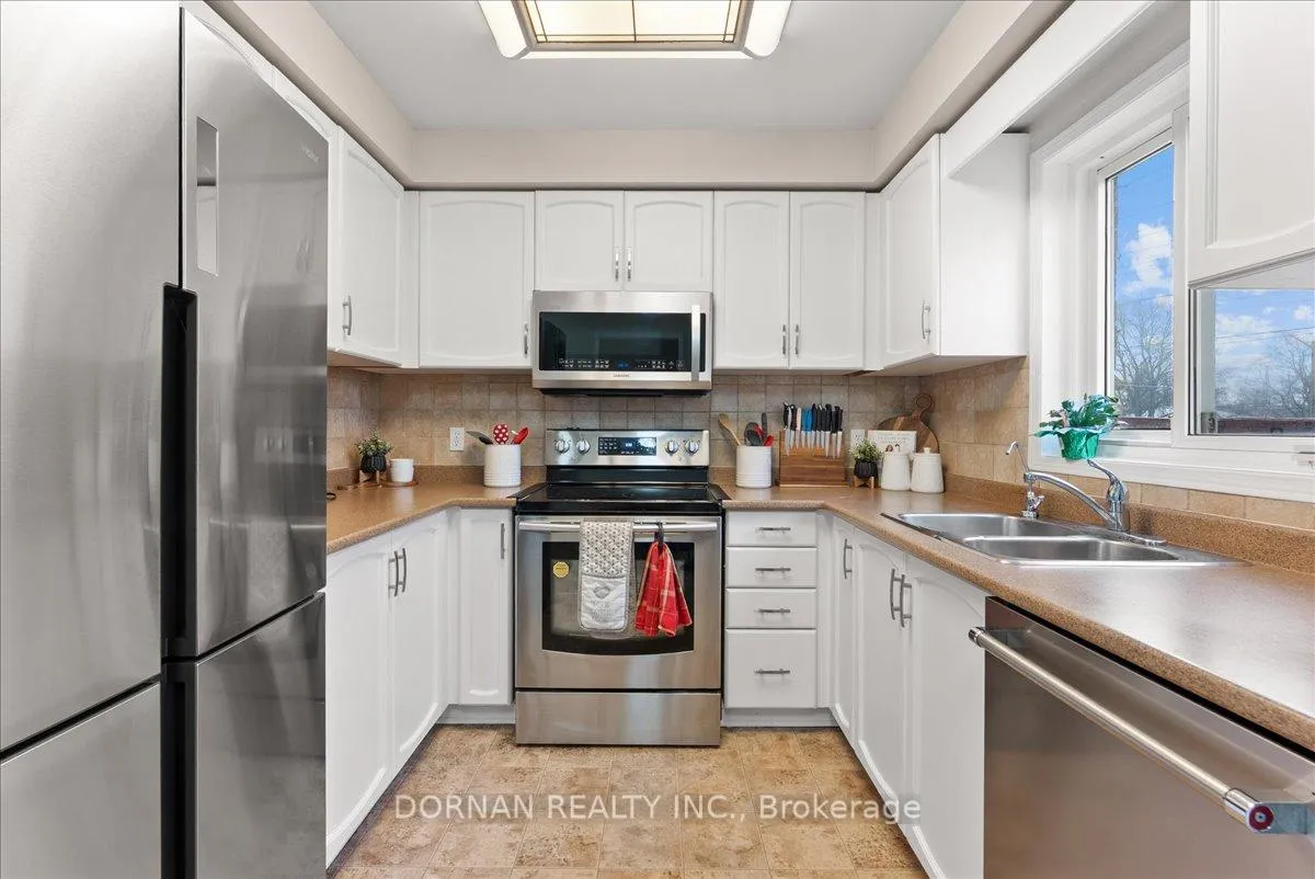 Photo 14 of 3 Bancroft Crescent, Whitby, Williamsburg — HOMEH