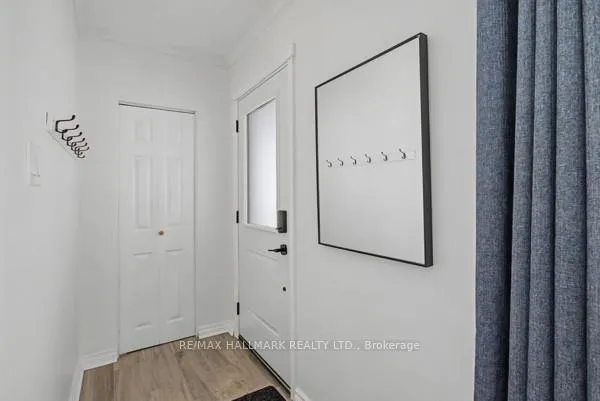 Photo 3 of 37 Avis Crescent, Toronto, O'Connor-Parkview — HOMEH