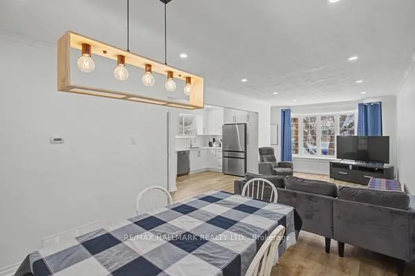 Photo 4 of 37 Avis Crescent, Toronto, O'Connor-Parkview — HOMEH