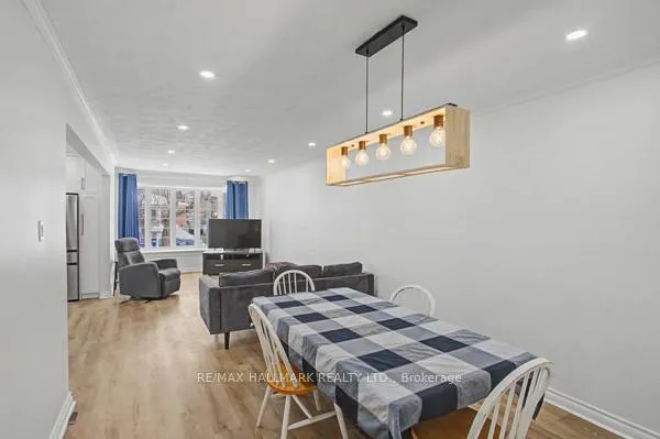 Photo 5 of 37 Avis Crescent, Toronto, O'Connor-Parkview — HOMEH