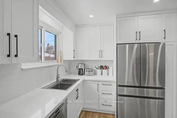 Photo 10 of 37 Avis Crescent, Toronto, O'Connor-Parkview — HOMEH