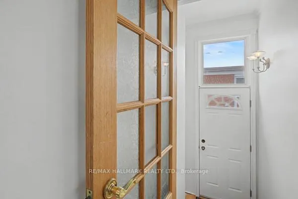 Photo 16 of 37 Avis Crescent, Toronto, O'Connor-Parkview — HOMEH