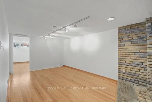 Photo 18 of 37 Avis Crescent, Toronto, O'Connor-Parkview — HOMEH