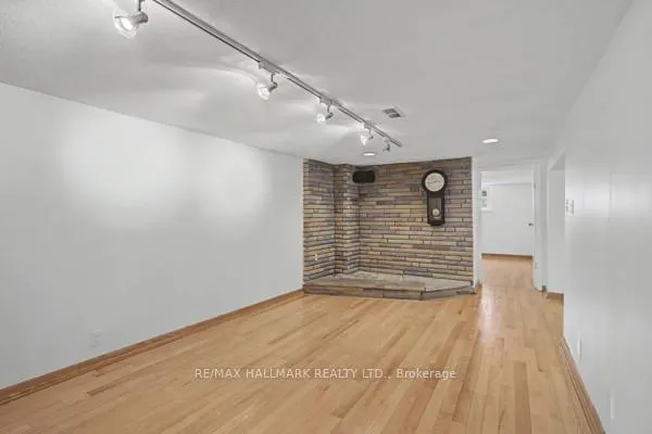 Photo 19 of 37 Avis Crescent, Toronto, O'Connor-Parkview — HOMEH