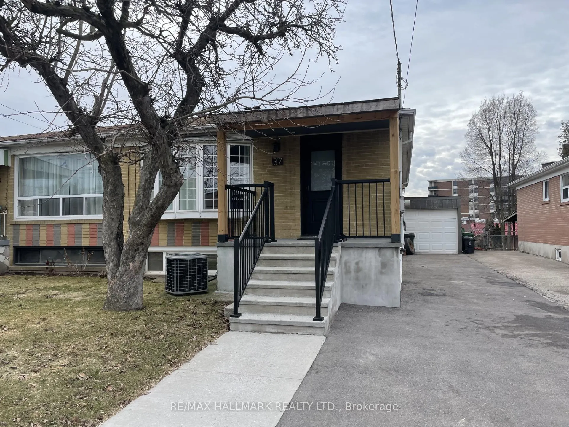 Photo 27 of 37 Avis Crescent, Toronto, O'Connor-Parkview — HOMEH