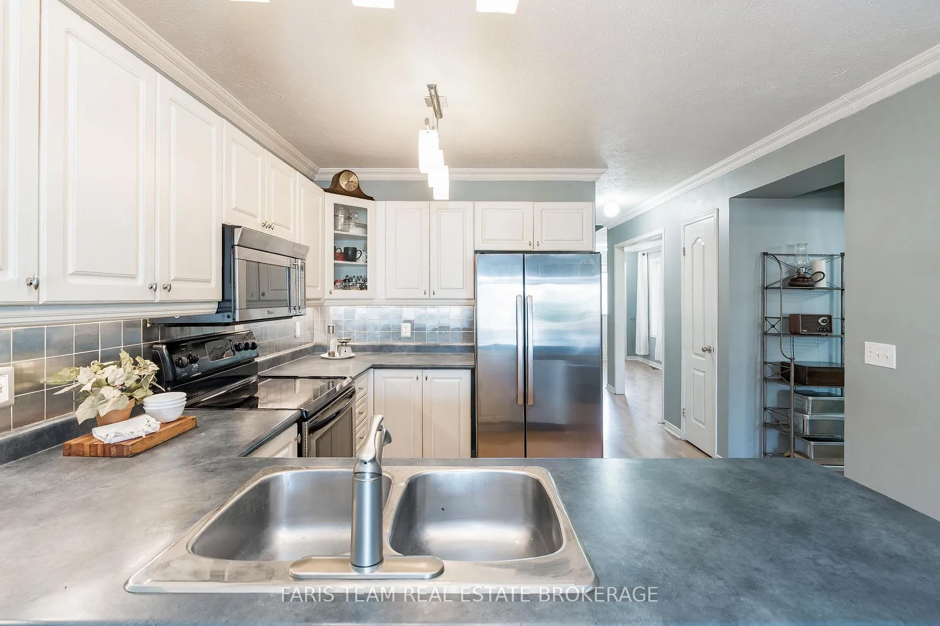 Photo 8 of 9 Julia Crescent, Orillia — HOMEH