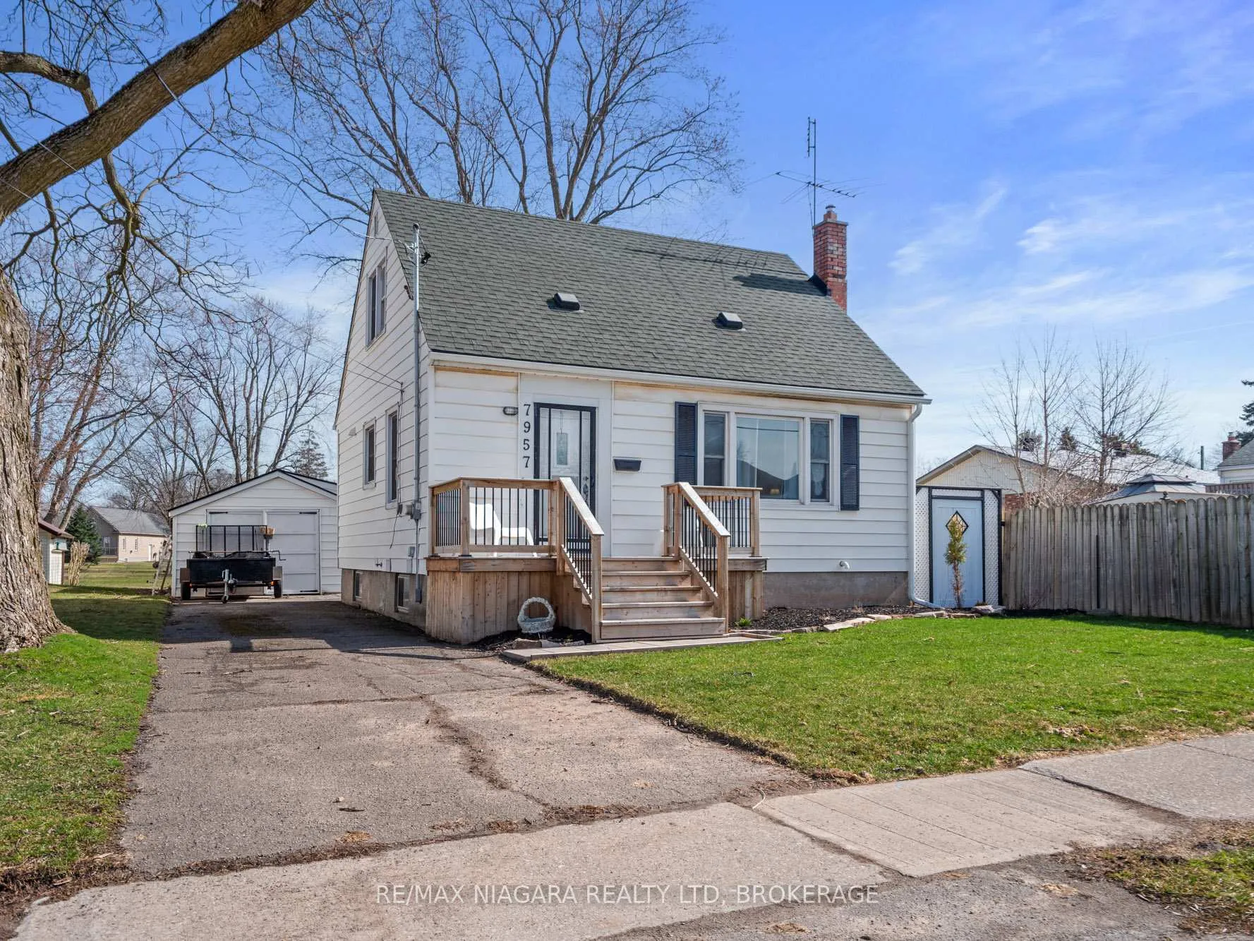 Photo 2 of 7957 Beaverdams Road, Niagara Falls, Ascot — HOMEH