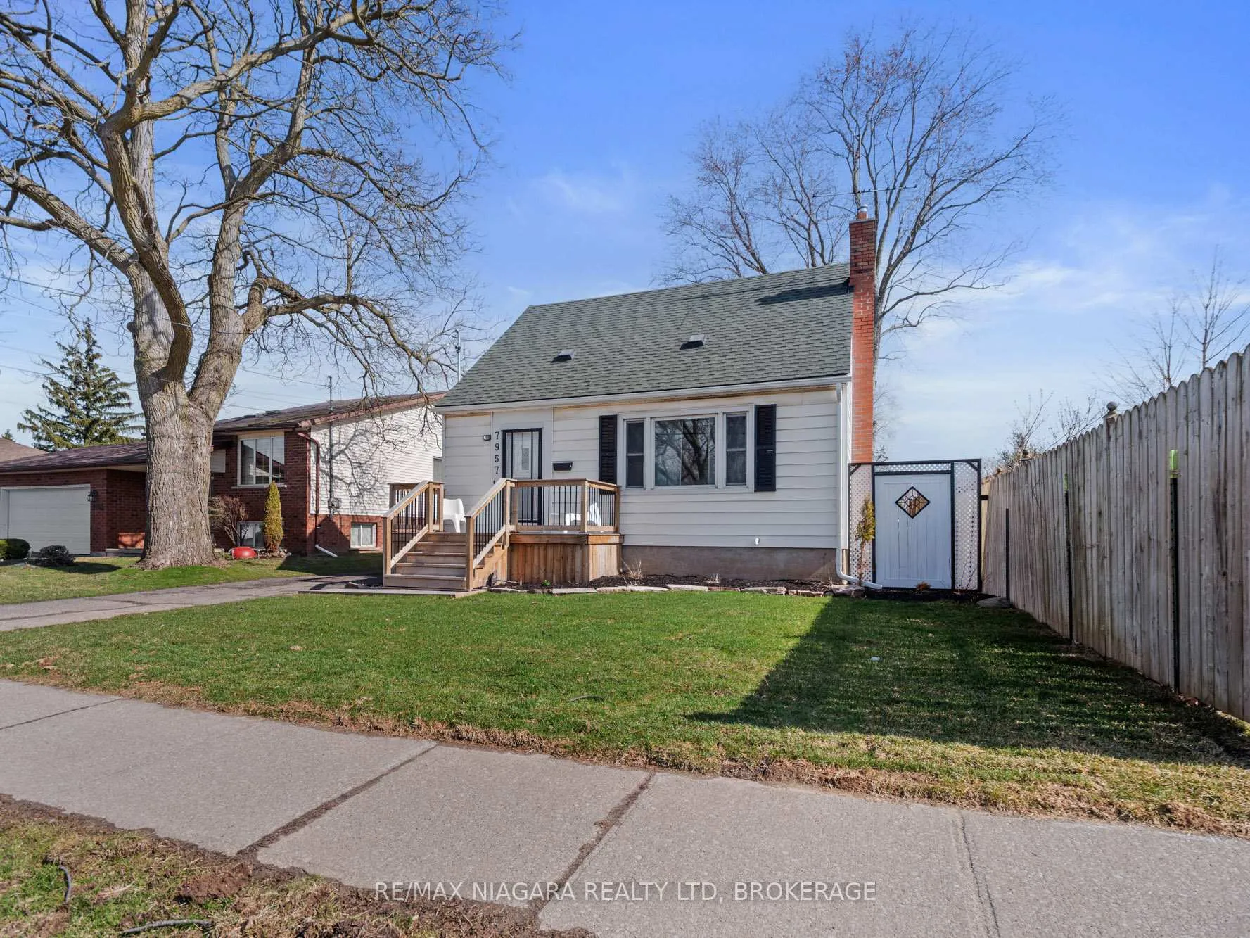 Photo 3 of 7957 Beaverdams Road, Niagara Falls, Ascot — HOMEH