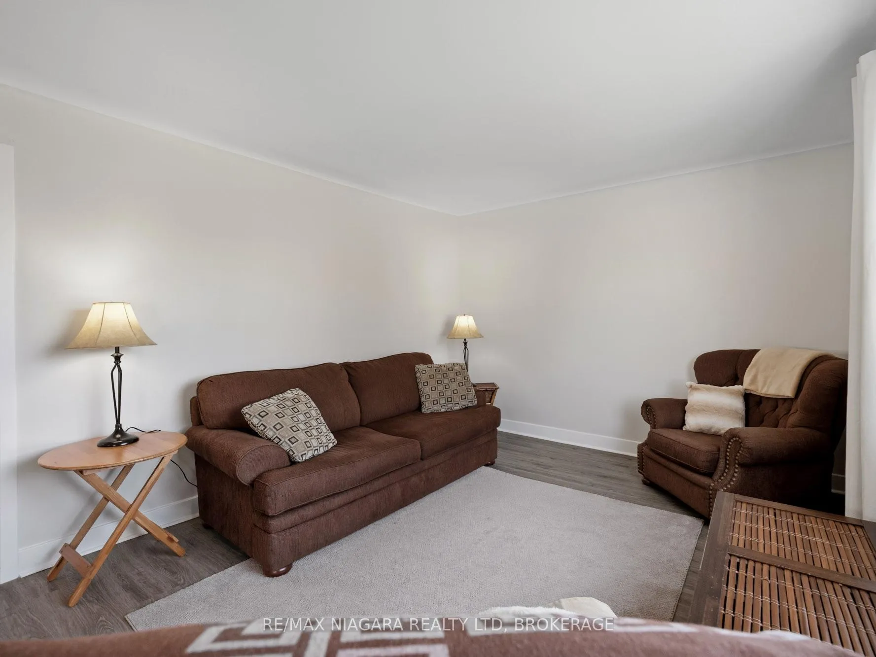 Photo 5 of 7957 Beaverdams Road, Niagara Falls, Ascot — HOMEH