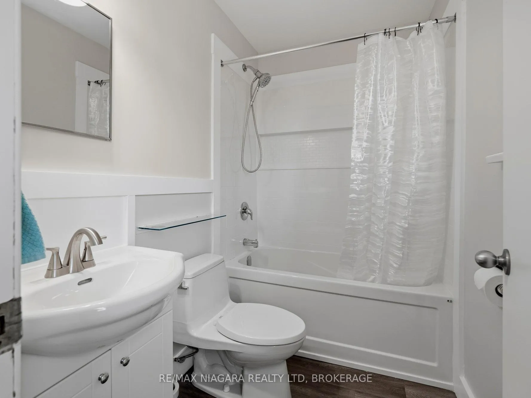 Photo 15 of 7957 Beaverdams Road, Niagara Falls, Ascot — HOMEH