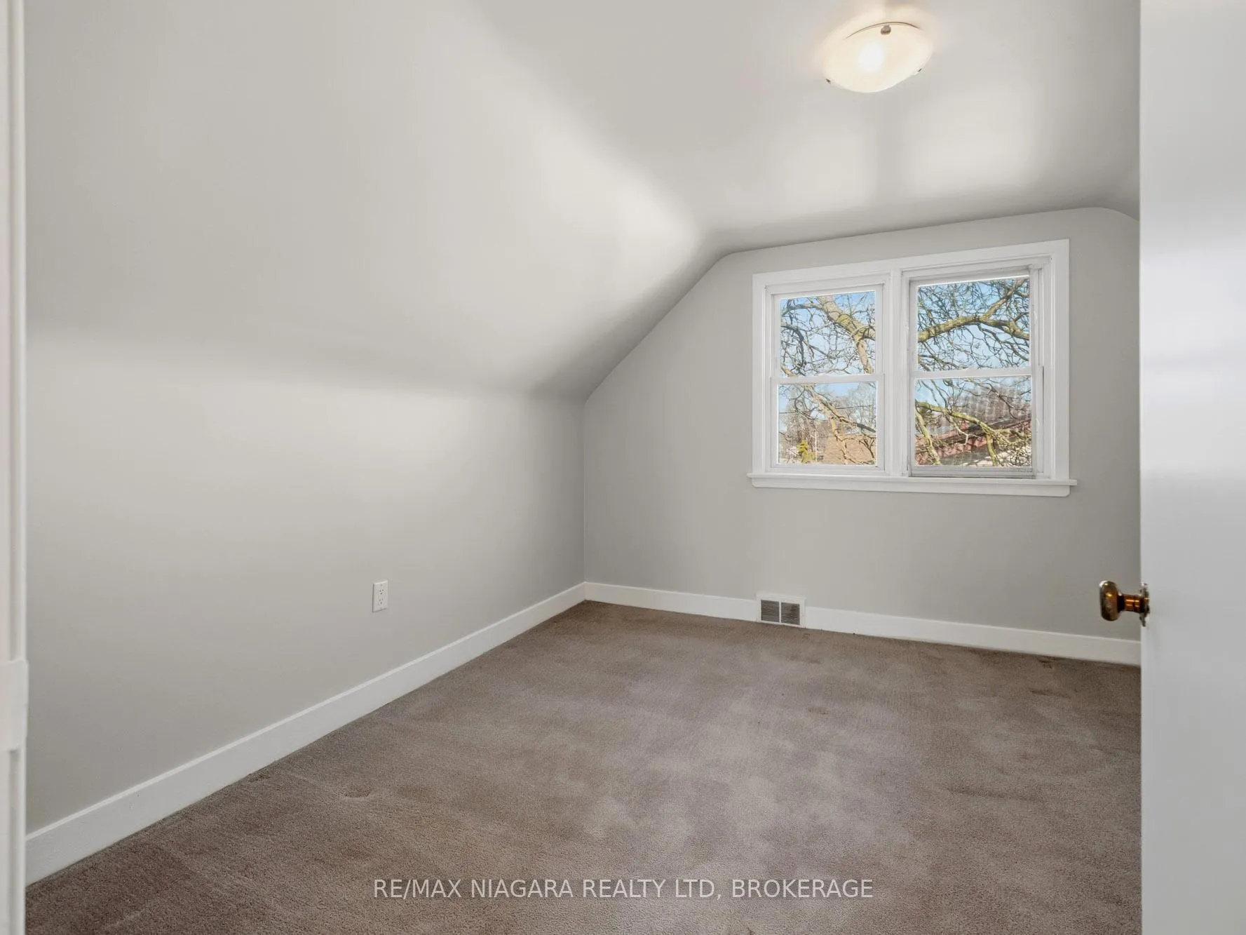Photo 16 of 7957 Beaverdams Road, Niagara Falls, Ascot — HOMEH
