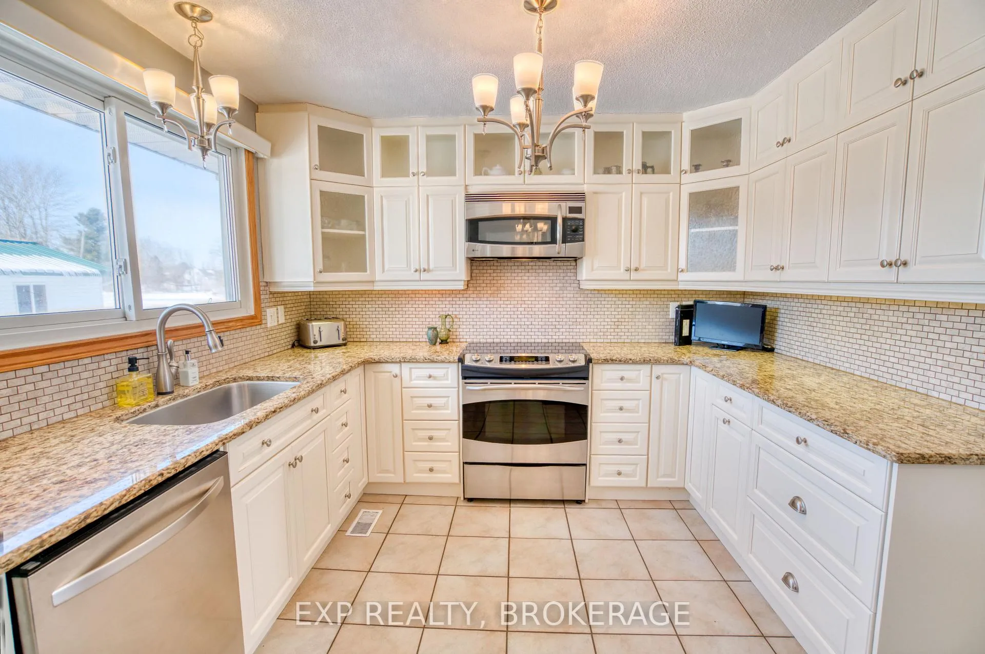 Photo 8 of 2720 Bell Line Road, Frontenac, Frontenac Centre — HOMEH