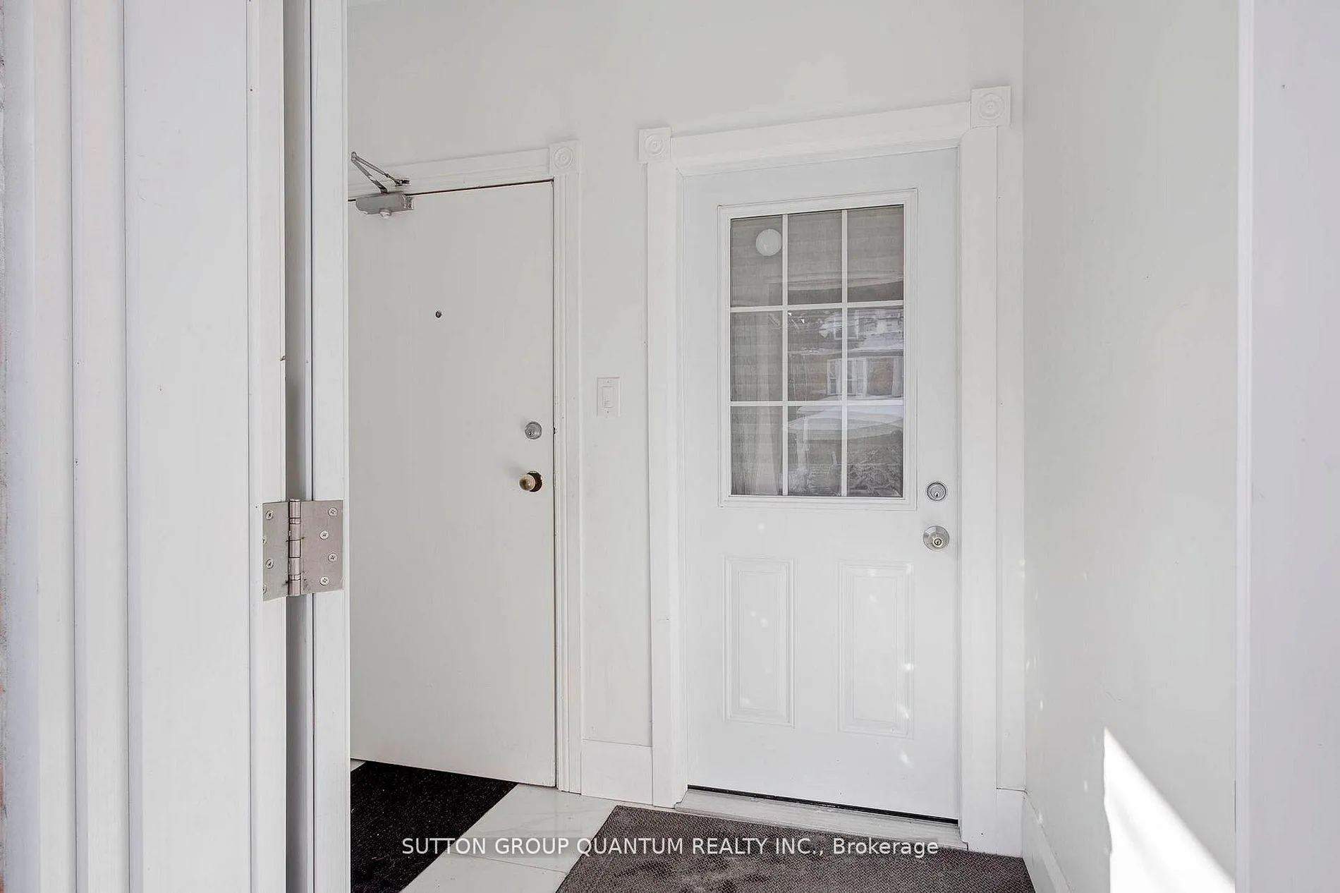 Photo 5 of 232 Pearson Avenue, Toronto, High Park-Swansea — HOMEH