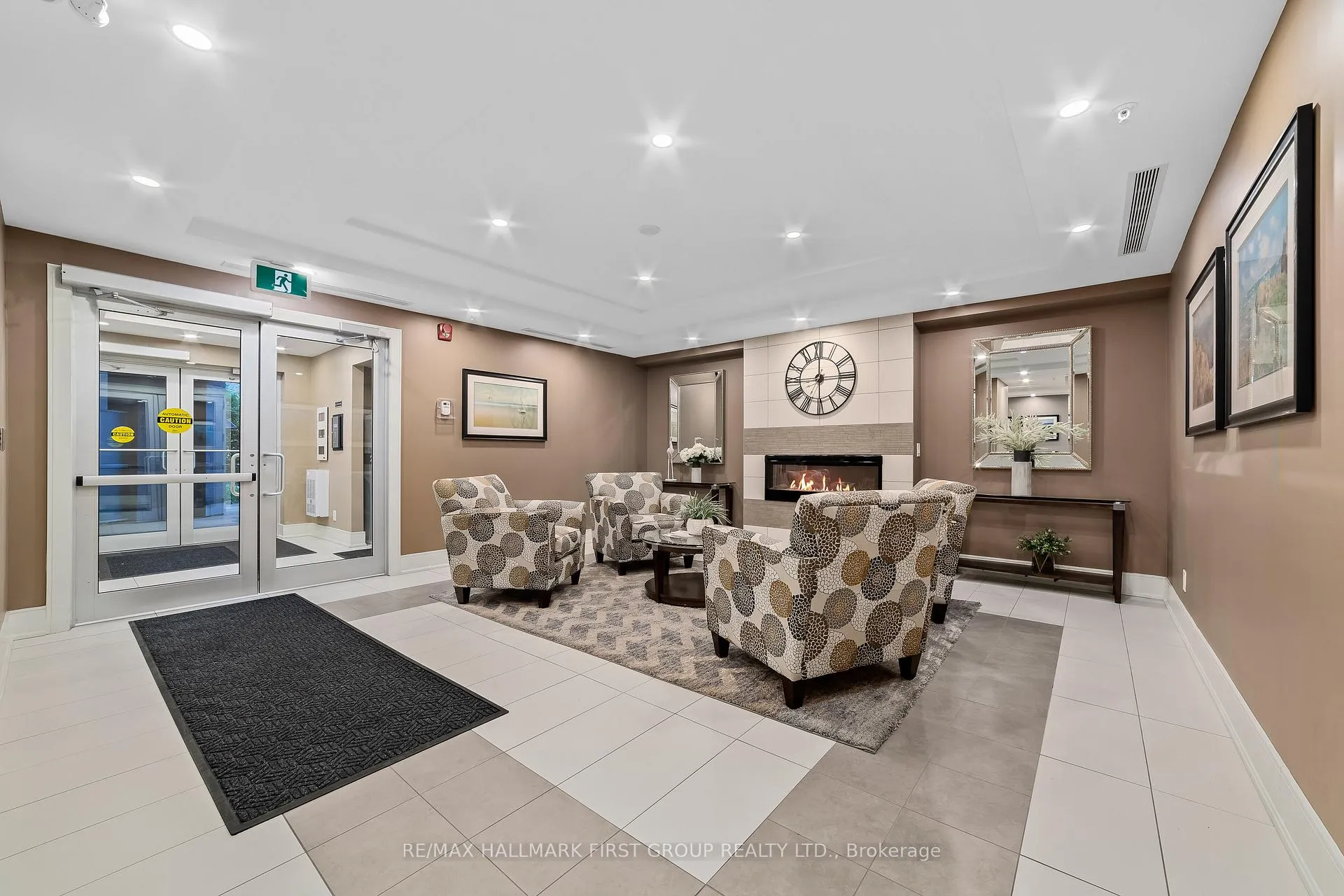 Photo 4 of Unit 102, 660 Gordon Street, Whitby, Port Whitby — HOMEH