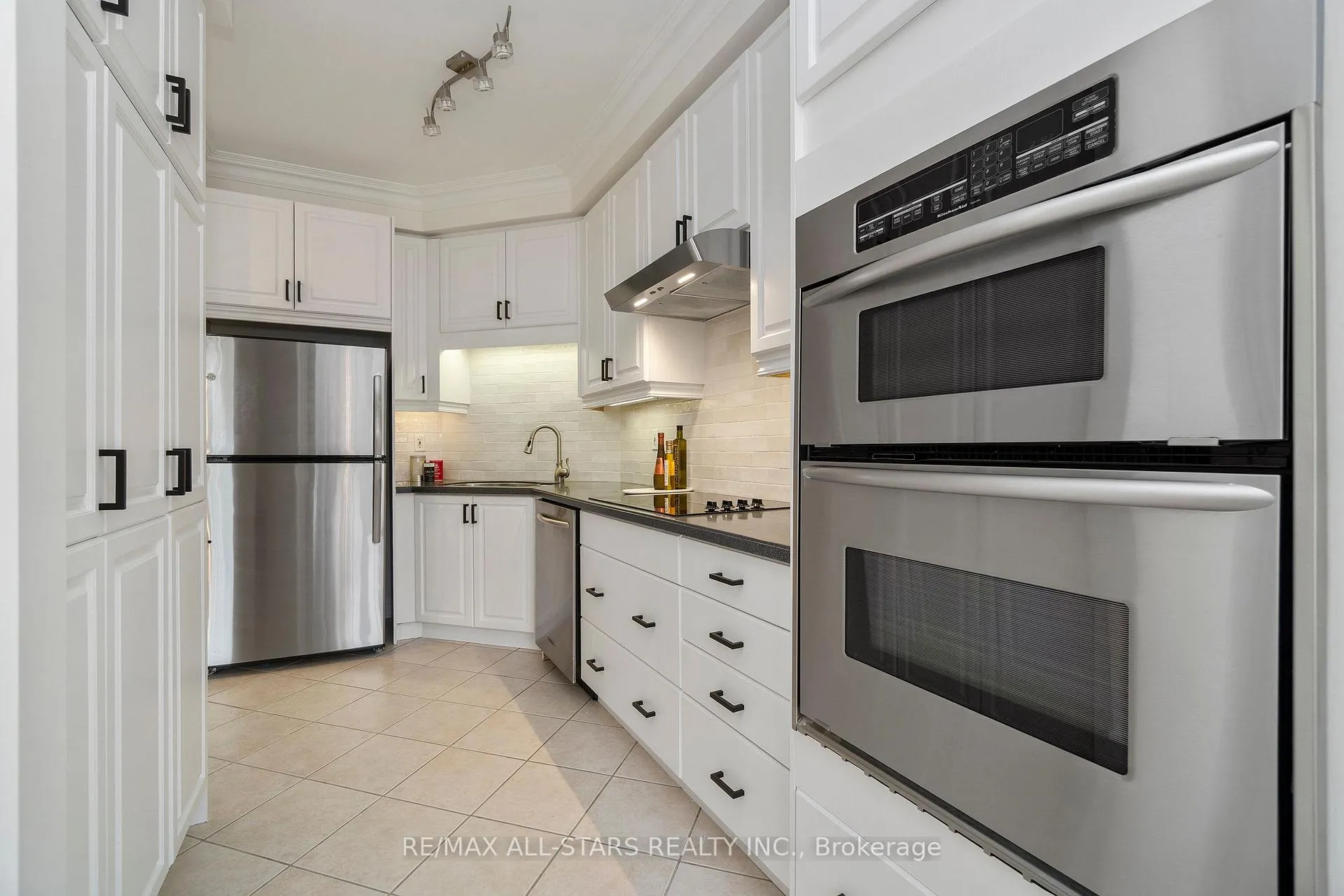 Photo 11 of 29 Wave Hill Way, Markham, Greensborough — HOMEH