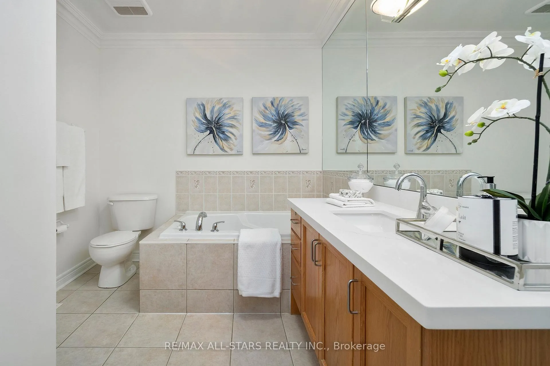 Photo 20 of 29 Wave Hill Way, Markham, Greensborough — HOMEH