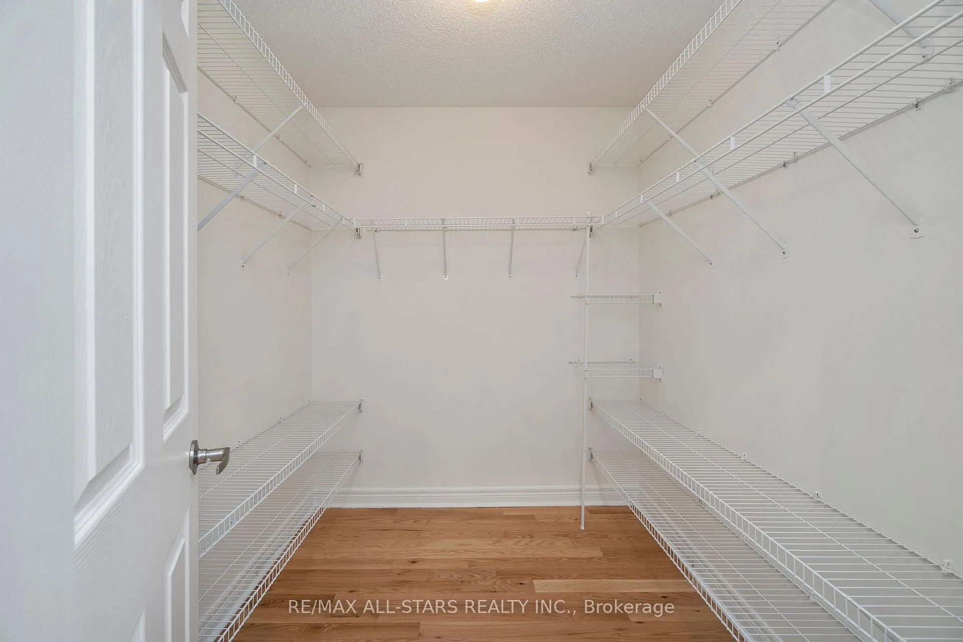 Photo 22 of 29 Wave Hill Way, Markham, Greensborough — HOMEH