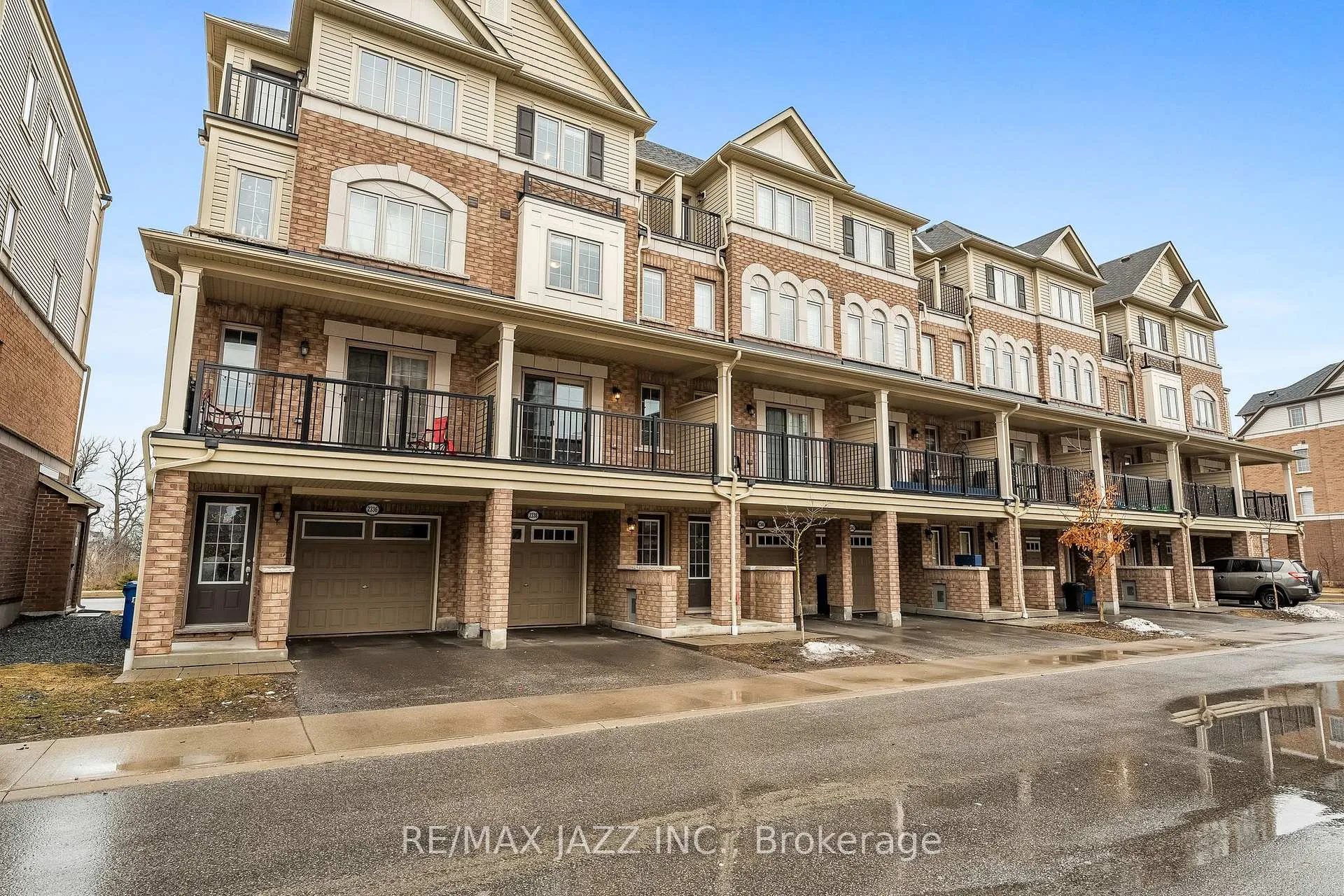 Photo 2 of Unit 331, 2338 Chevron Prince Path, Oshawa, Windfields — HOMEH