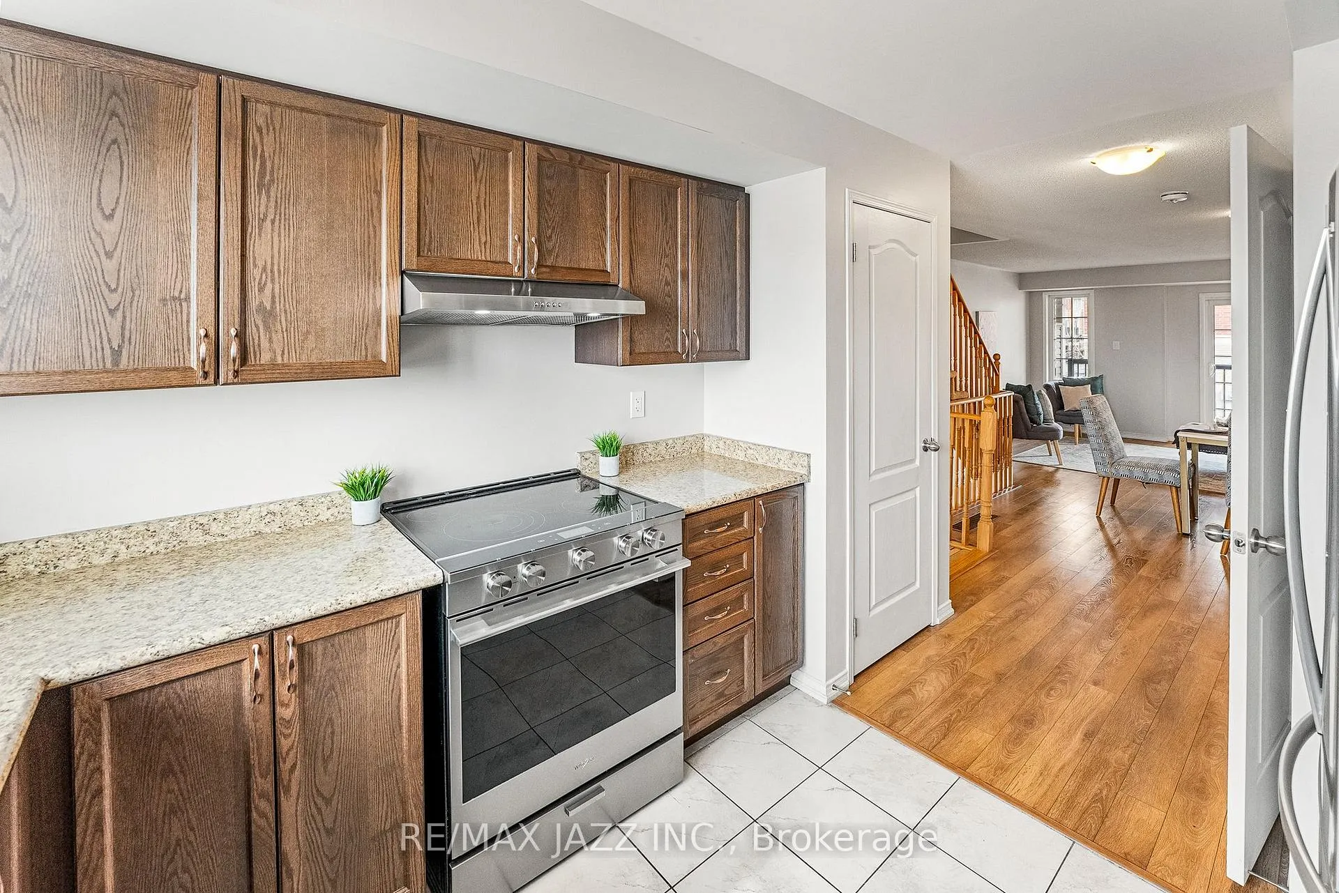 Photo 17 of Unit 331, 2338 Chevron Prince Path, Oshawa, Windfields — HOMEH