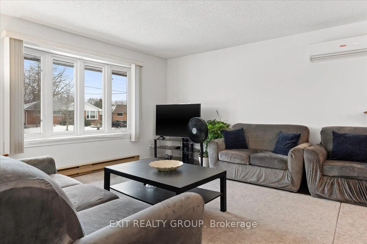Photo 4 of 12 Chown Crescent, Belleville, Thurlow Ward — HOMEH