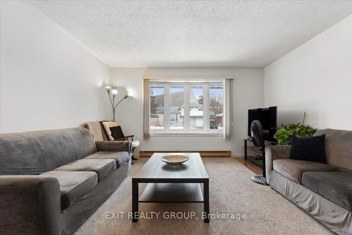 Photo 5 of 12 Chown Crescent, Belleville, Thurlow Ward — HOMEH