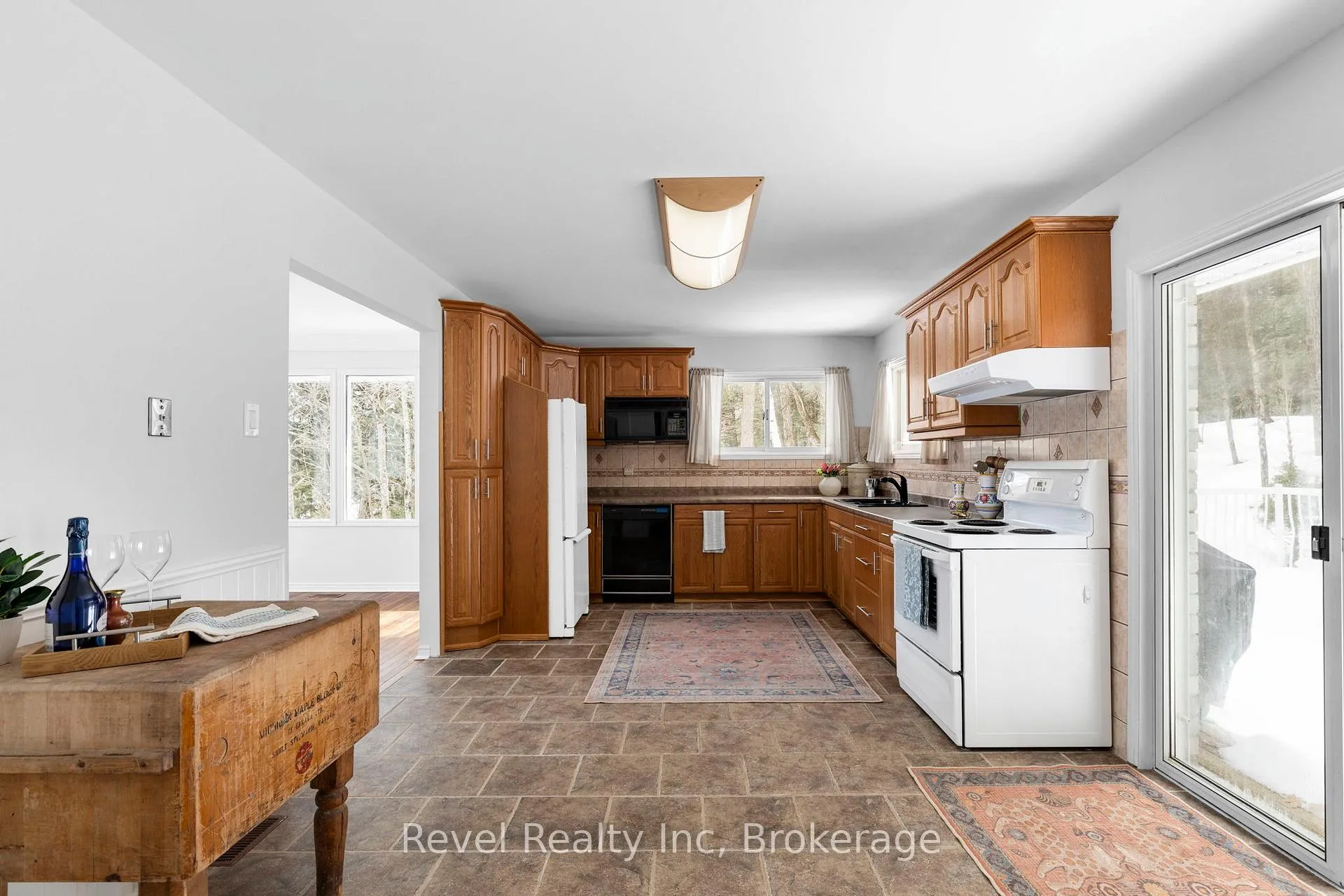Photo 18 of 75 Silver Point Drive, Seguin — HOMEH