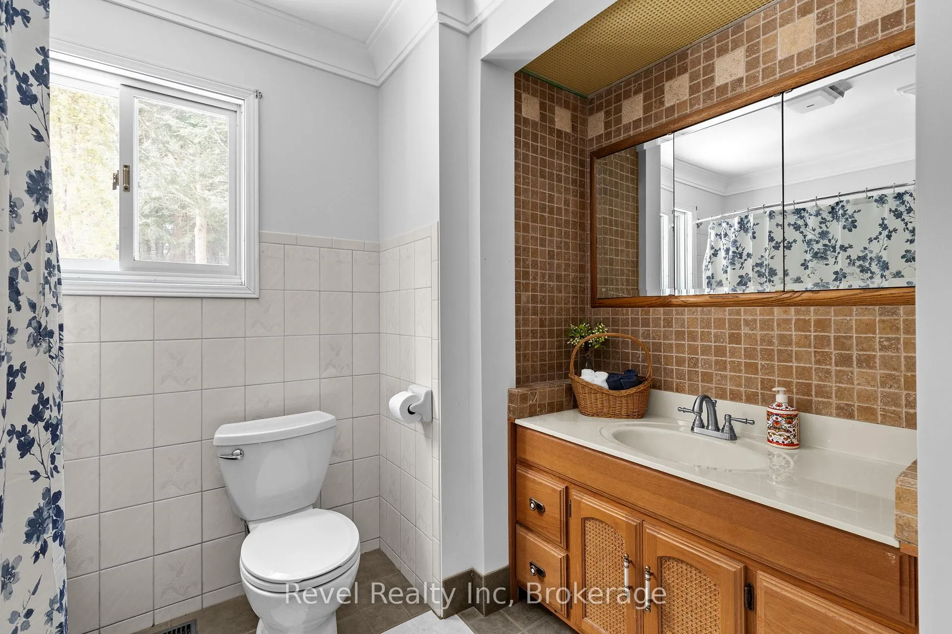 Photo 20 of 75 Silver Point Drive, Seguin — HOMEH