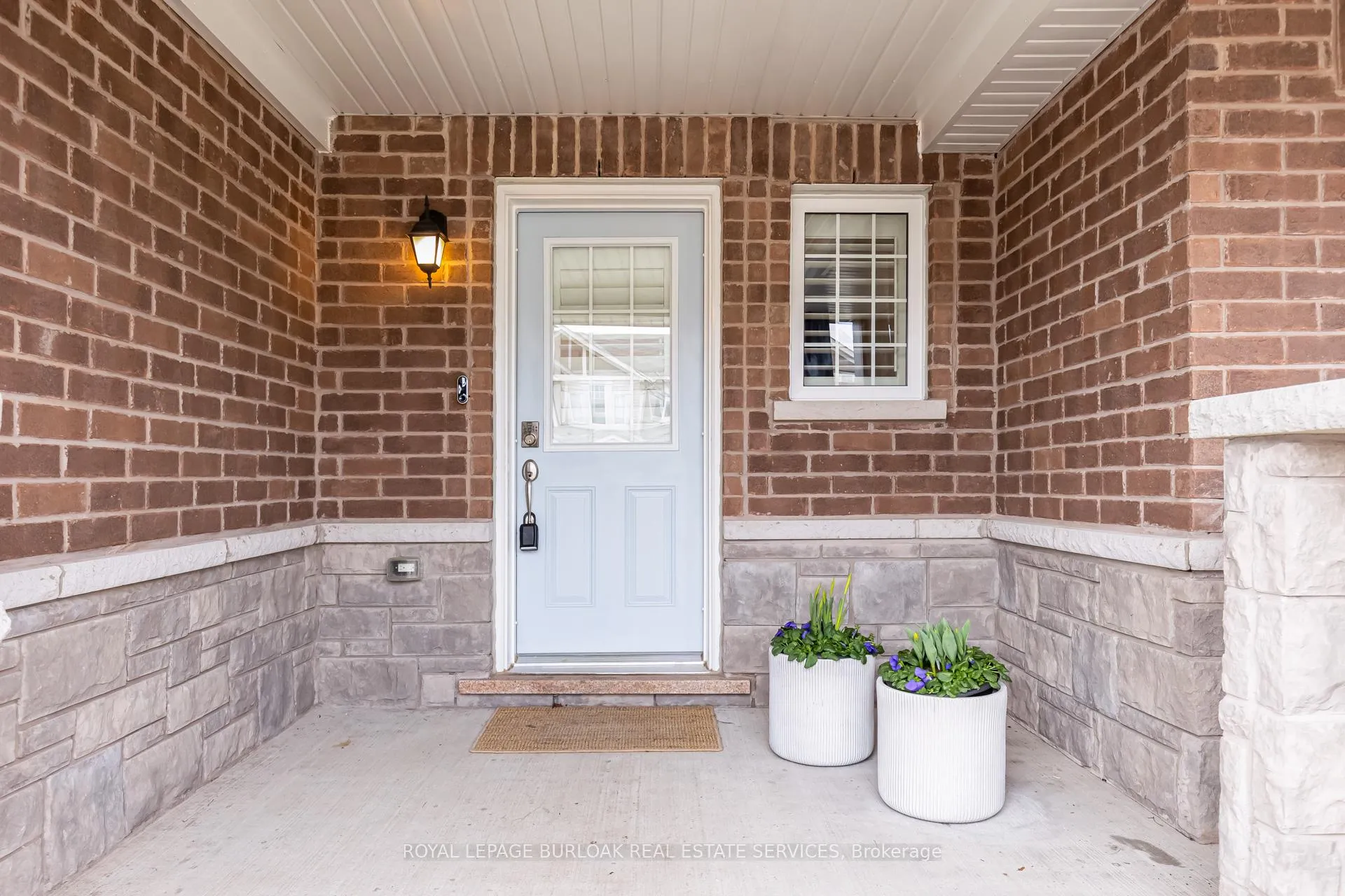 Photo 4 of 137 McMonies Drive, Hamilton, Waterdown — HOMEH