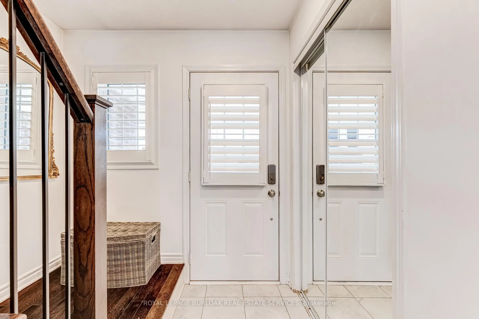Photo 5 of 137 McMonies Drive, Hamilton, Waterdown — HOMEH