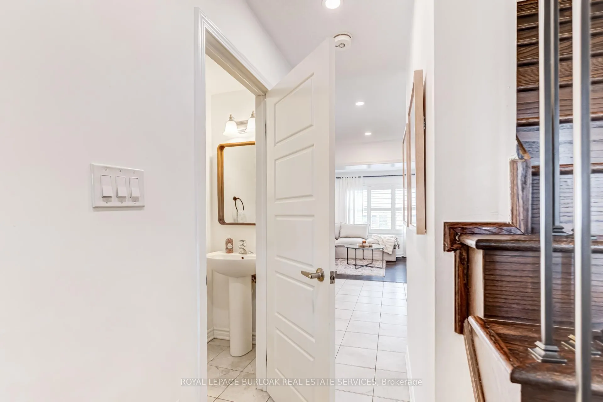 Photo 7 of 137 McMonies Drive, Hamilton, Waterdown — HOMEH