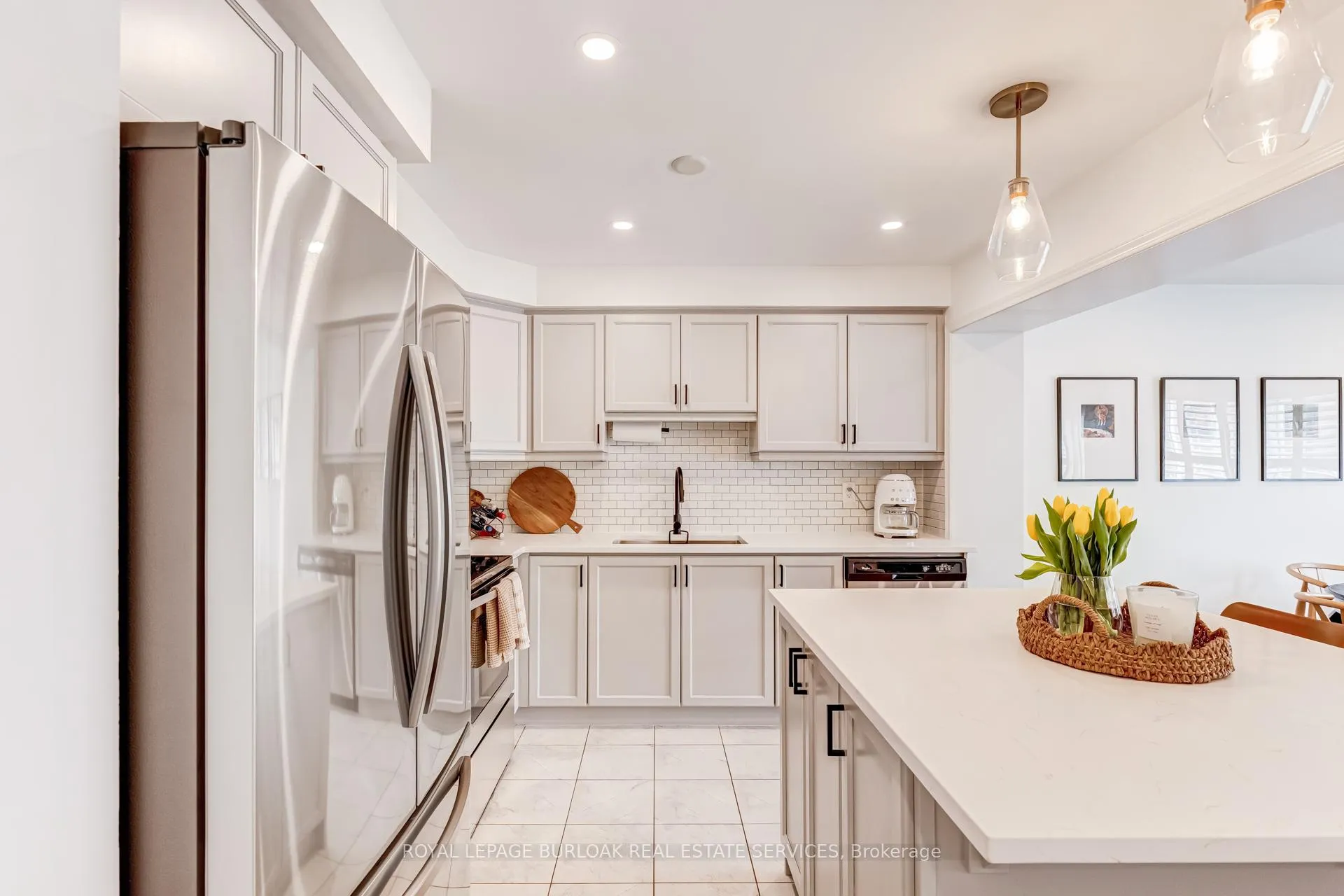 Photo 9 of 137 McMonies Drive, Hamilton, Waterdown — HOMEH