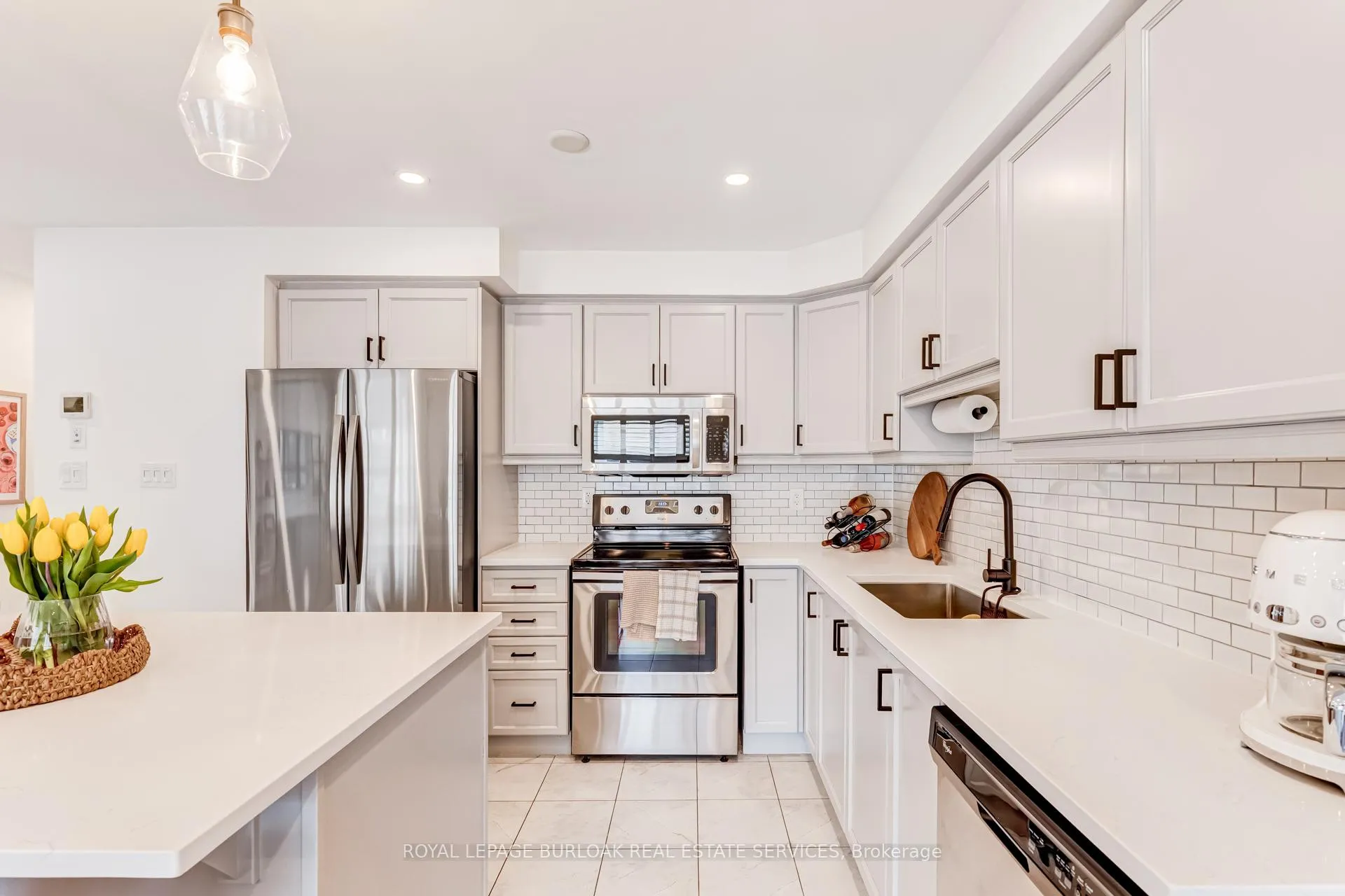 Photo 11 of 137 McMonies Drive, Hamilton, Waterdown — HOMEH