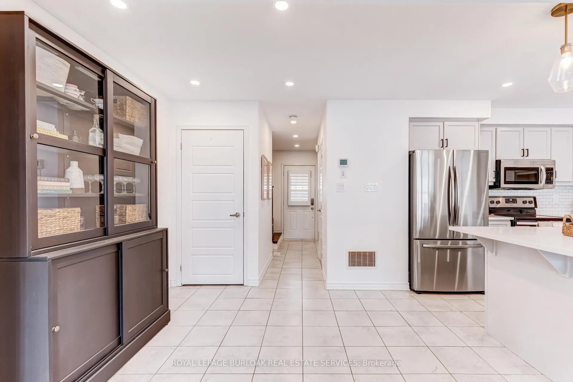 Photo 22 of 137 McMonies Drive, Hamilton, Waterdown — HOMEH